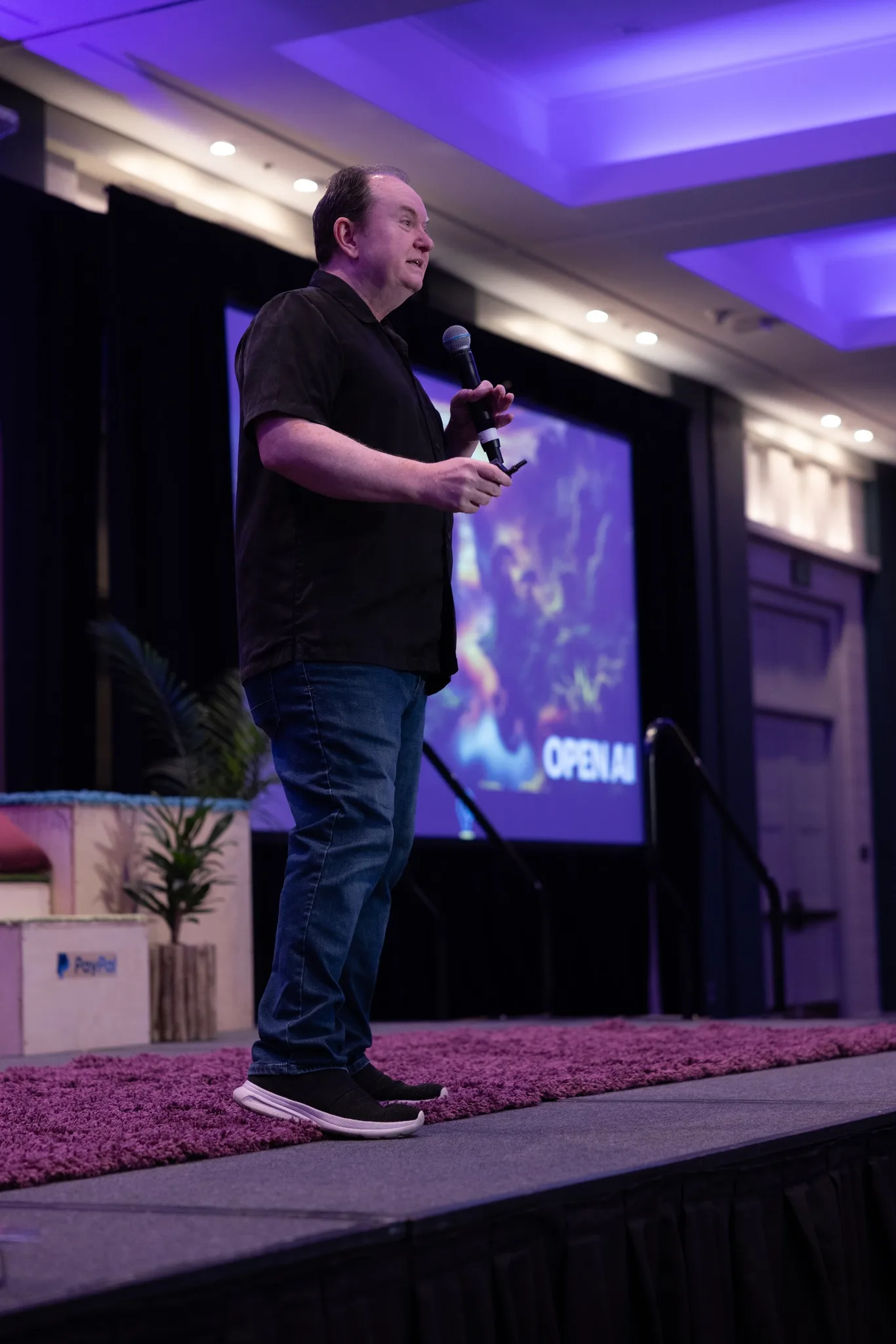 Steve Simonson speaking on stage at MIVA in San Diego